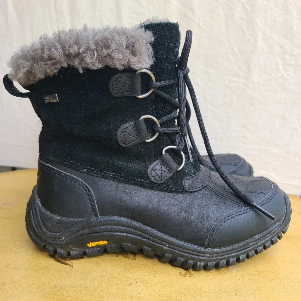 UGG Australia Ostrander US 5 Black Suede‎ Waterproof Winter Lace Up Snow Boots